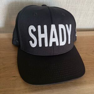 Shady Canyon, Hat